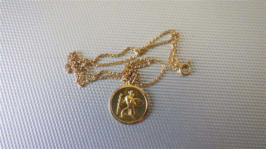 Very nice 9 ct Gold Pendant and Chain