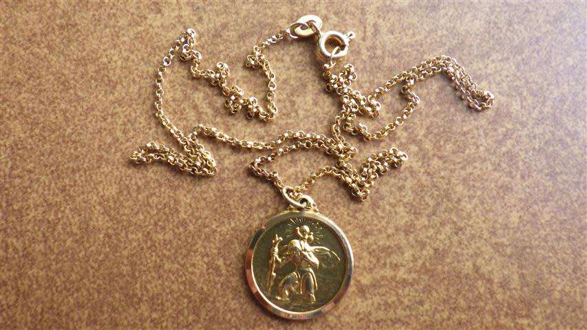 Very nice 9 ct Gold Pendant and Chain