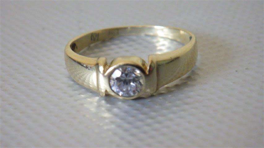 Awesome 9 ct Gold Ring