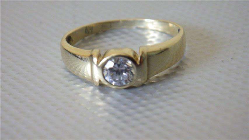 Awesome 9 ct Gold Ring