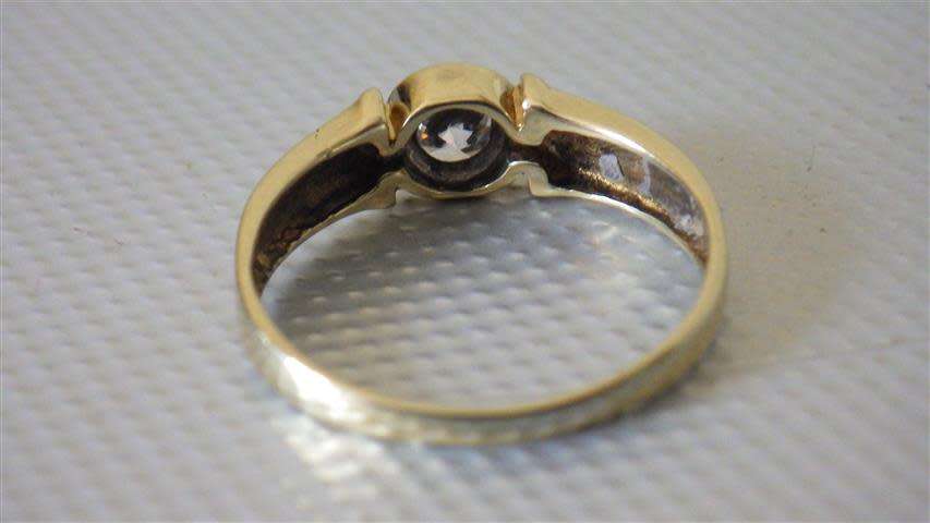 Awesome 9 ct Gold Ring