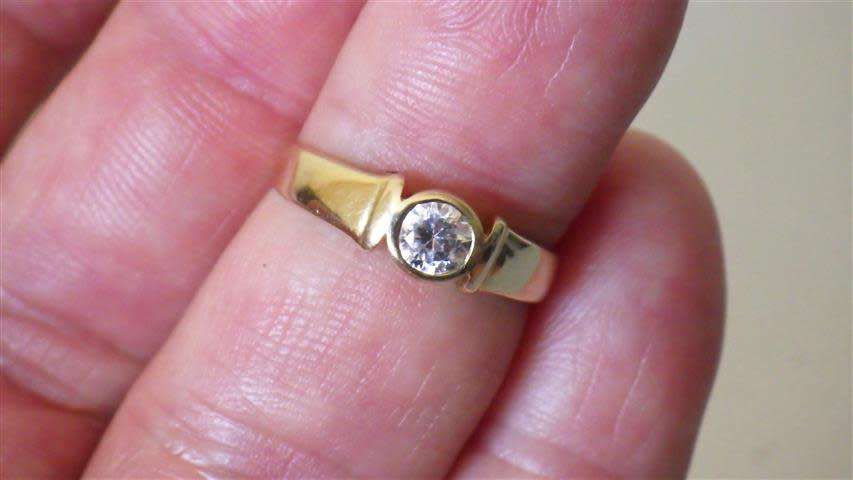 Awesome 9 ct Gold Ring