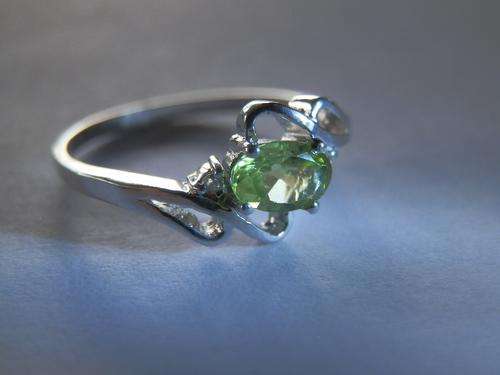 Sterling silver peridot ring
