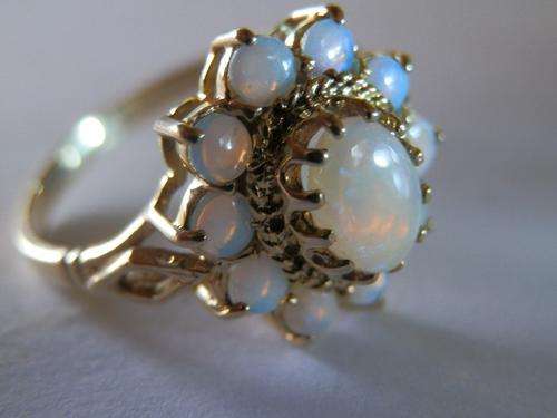 Vintage 9ct opal cluster ring