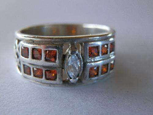 Vintage sterling silver garnet ring - shipping R35 insured