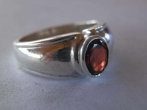 Vintage sterling silver garnet ring - shipping R40 insured