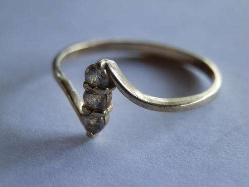 9 ct Gold (1.1 gram)  dress ring - thirty (30) days to pay.