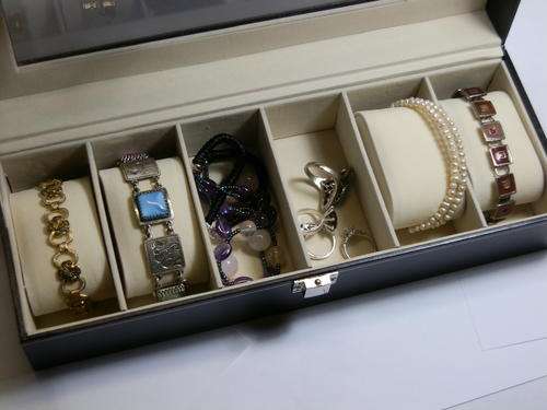 New 6 grid PU leather jewelry box - thirty (30) days to pay