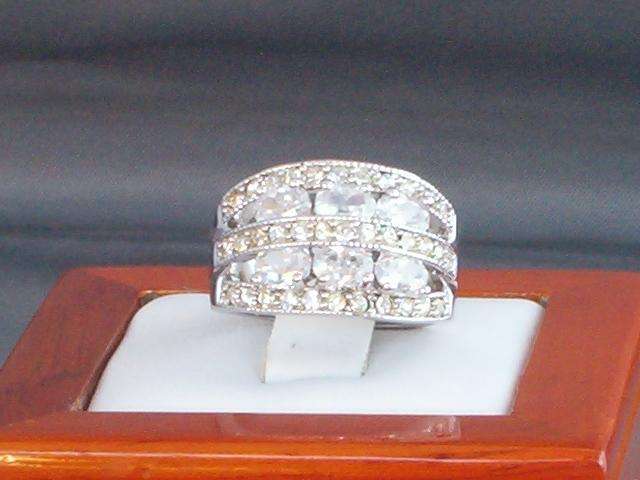 STUNNING BAND DESIGN RING SIZE 7