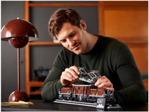 LEGO 10277 Crocodile Locomotive (Discontinued by Manufacturer 2020)