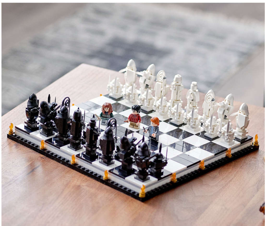 LEGO 76392 Harry Potter Hogwarts Wizard`s Chess (Discontinued by Manufacturer 2021)