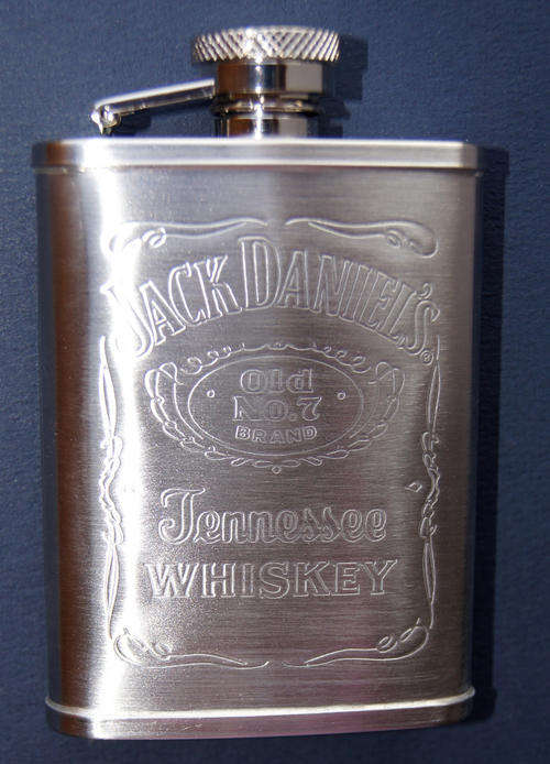 JACK DANIELS 3OZ STAINLESS STEEL HIP FLASK - BRAND NEW BOXED