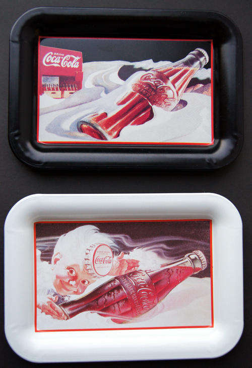 SET OF MINI COCA COLA COKE METAL TRAYS - FROM 1991 (17cm X 12cm) - EXCELLENT CONDITION
