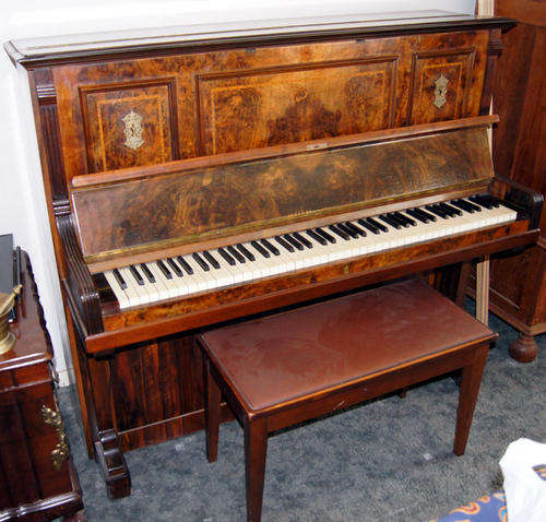 ANTIQUE UPRIGHT PIANO