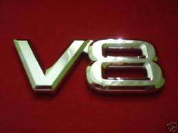 V 8 BADGE   8CM