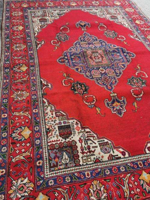 LOCK DOWN BARGAIN - FINE HANDWOVEN CLASSIC PERSIAN CARPET