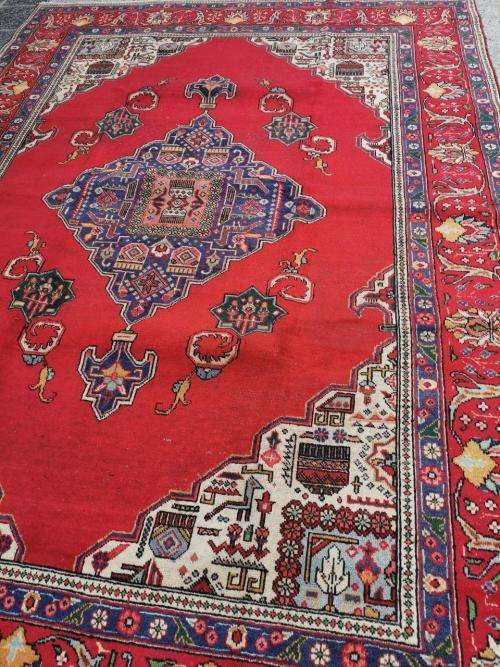 LOCK DOWN BARGAIN - FINE HANDWOVEN CLASSIC PERSIAN CARPET