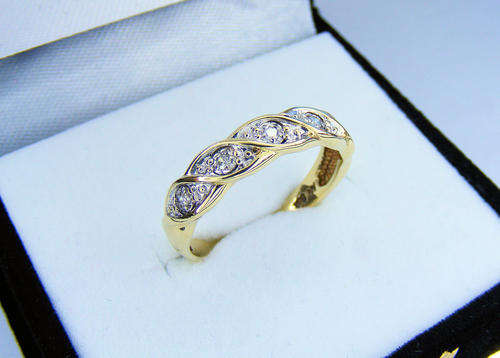 9ct Yellowgold diamond eternity ring - NO RESERVE!!