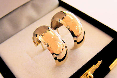 9ct. Yellowgold domed hoop earrings - NO RESERVE!!