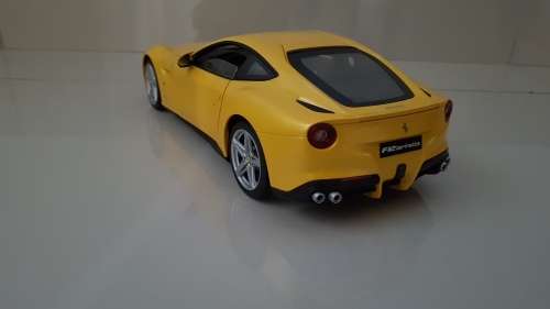 1:18 Hot Wheels Elite Ferrari F12 Berlinetta