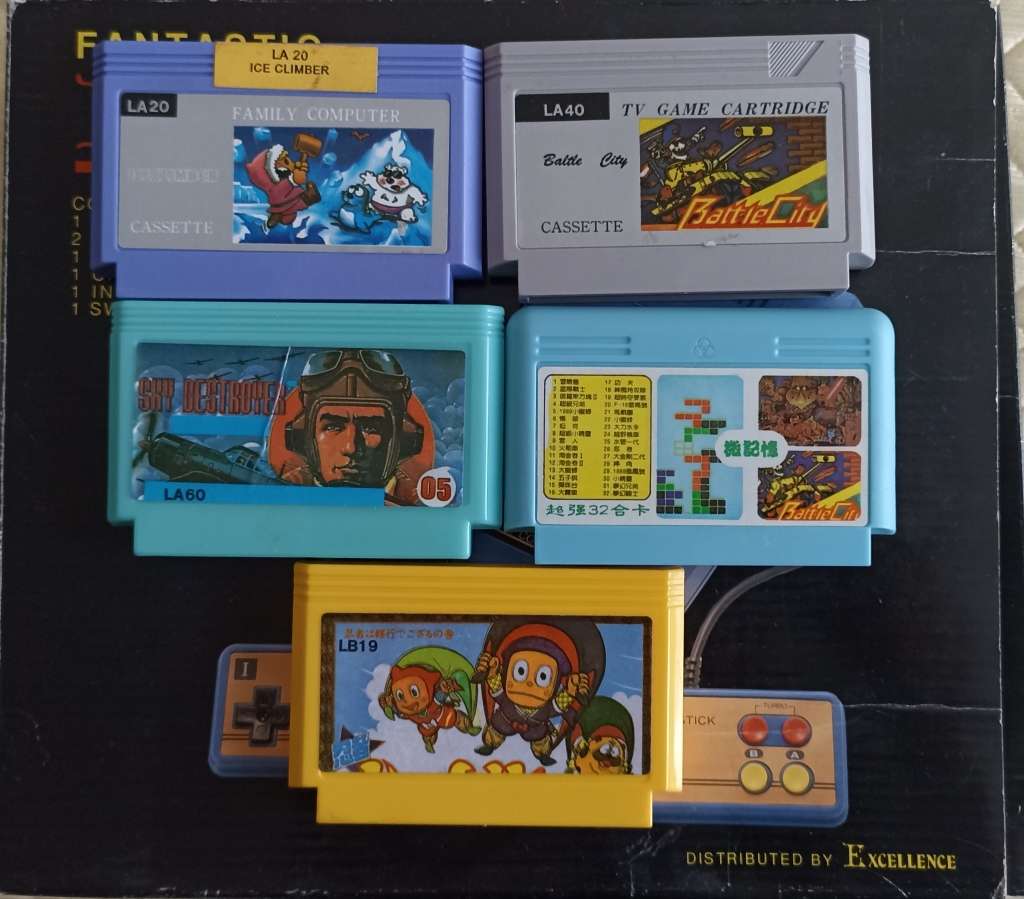 Original TV game in box. Includes 5 cartridges.Second hand.