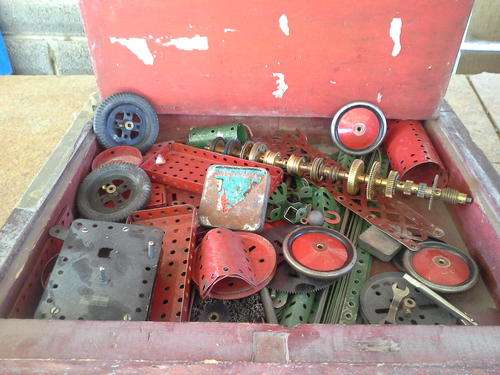 Vintage Meccano Set - Nearly 300 Pieces