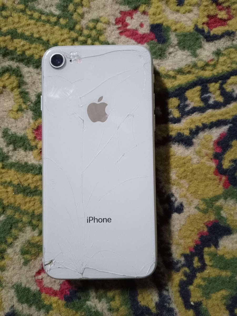 IPHONE 8, 64G WHITE,IN GOOD CONDITION, BARGAIN OF THE MONTH