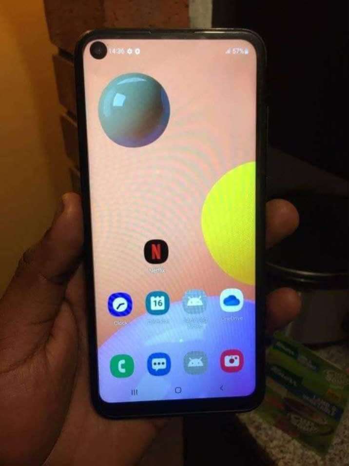 SMARTPHONE SAMSUNG GALAXY A11 WITH TRIPLE CAME INFINITY O DISPLAY, FINGERPRINT, VERY GOOD CONDITION