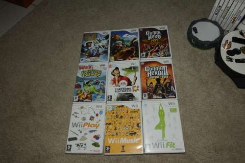NINTENDO WII CONSOLE LOADS OF ACCESSORIES AND 17 GAMES