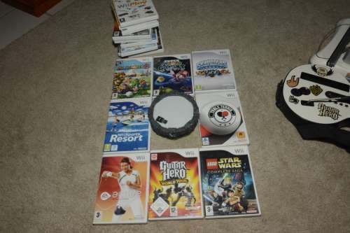 NINTENDO WII CONSOLE LOADS OF ACCESSORIES AND 17 GAMES