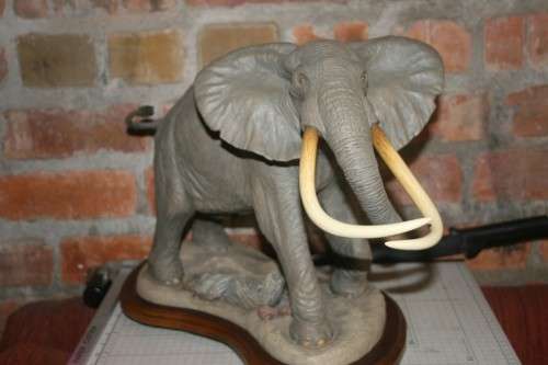 Magnificent 7 Tuskers of Kruger ...Statue of Shawu.