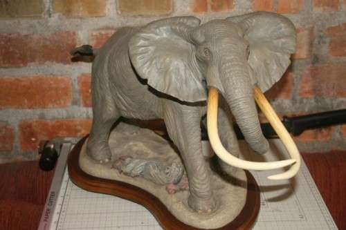 Magnificent 7 Tuskers of Kruger ...Statue of Shawu.