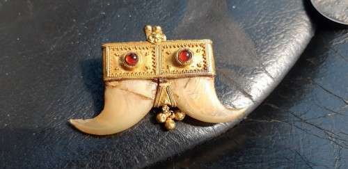 Antique Double Tiger Claws set in solid Gold