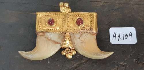 Antique Double Tiger Claws set in solid Gold