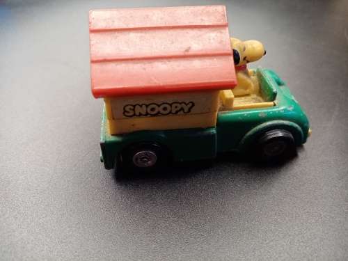 Snoopy car
