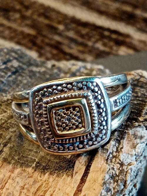 Sterling silver and 9ct gold ring Size L