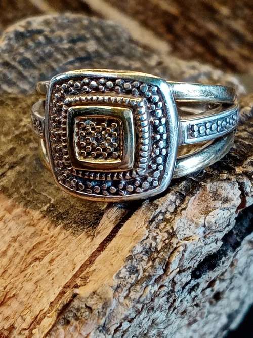 Sterling silver and 9ct gold ring Size L