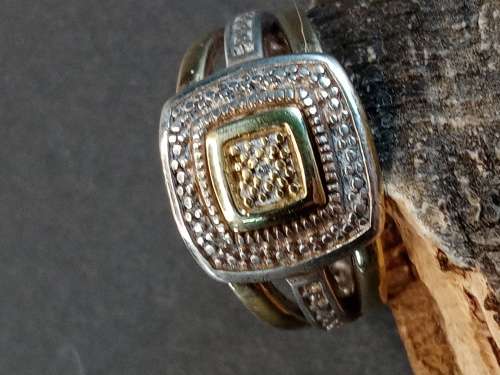 Sterling silver and 9ct gold ring Size L