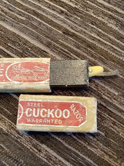 Double cuckoo cut throat razor