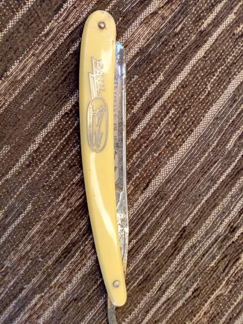 Double cuckoo cut throat razor