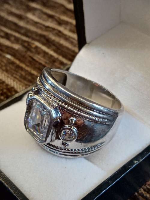 Ladies ring Size W.5 925 silver NO BOX