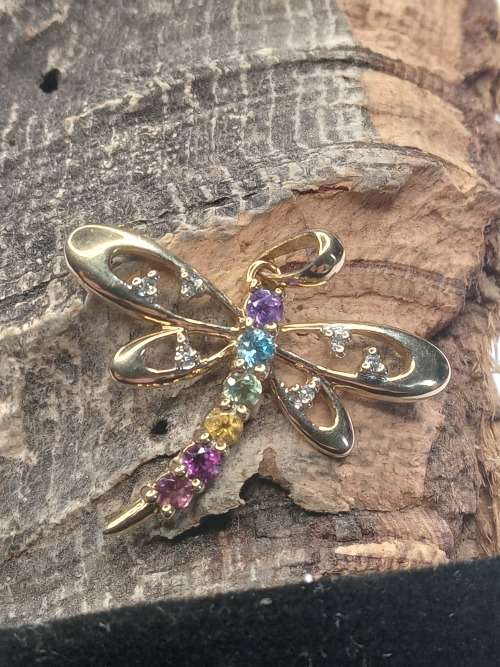 Dragonfly pendant 9ct gold with colored stones , stones are unknown