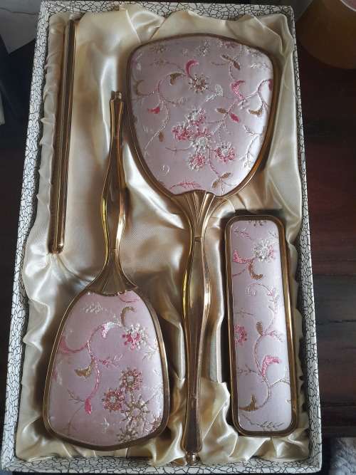Vintage pink hairdresser set