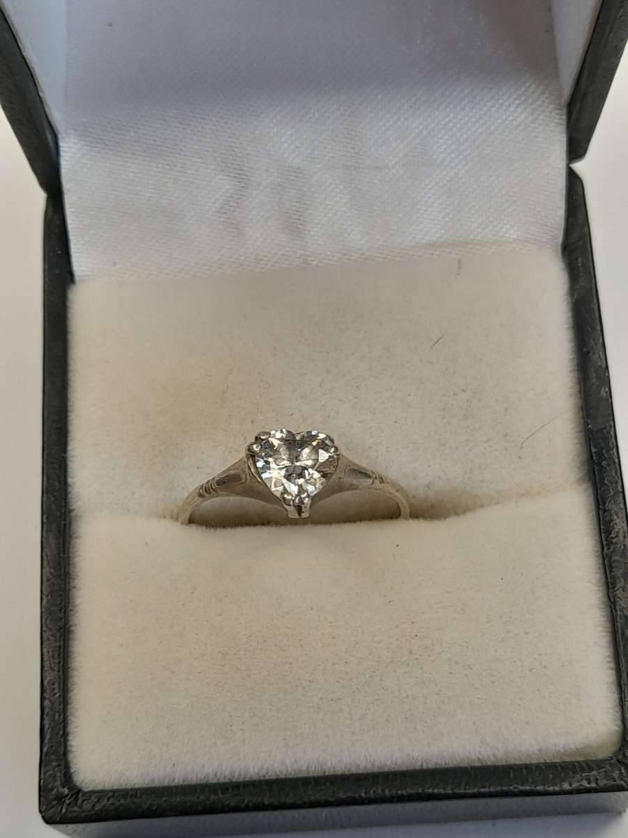 Sterling silver ladies ring Size: M NO BOX