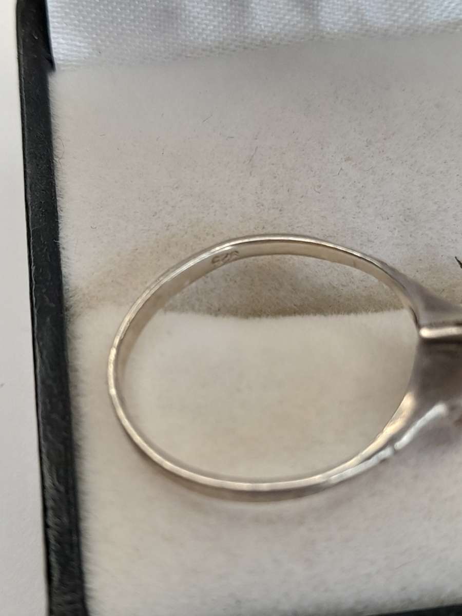 Sterling silver ladies ring Size: M NO BOX