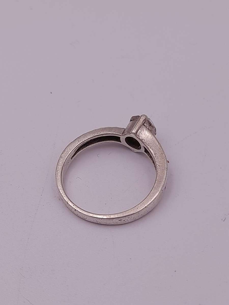Sterling silver ladies ring Size: M NO BOX