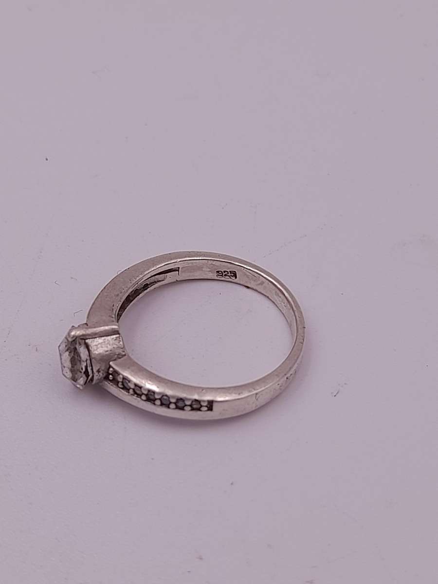 Sterling silver ladies ring Size: M NO BOX