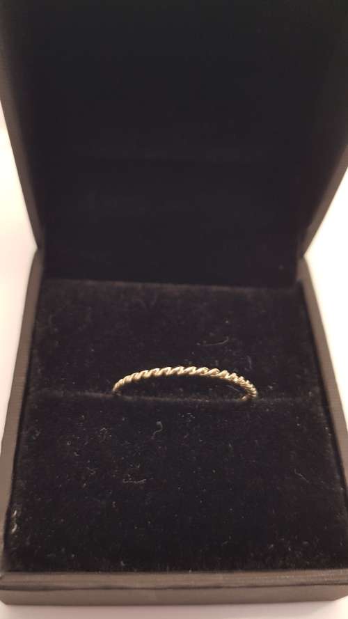 9ct Gold Ring - Pre-owned