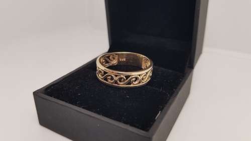 9ct Gold Ladies band - Pre-owned