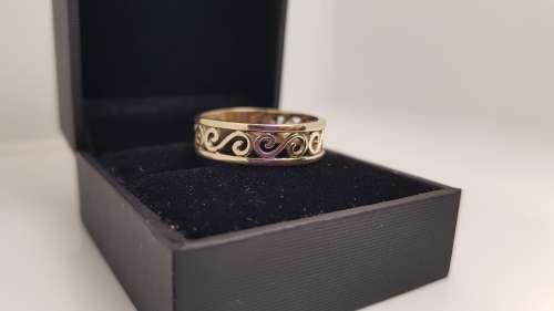 9ct Gold Ladies band - Pre-owned